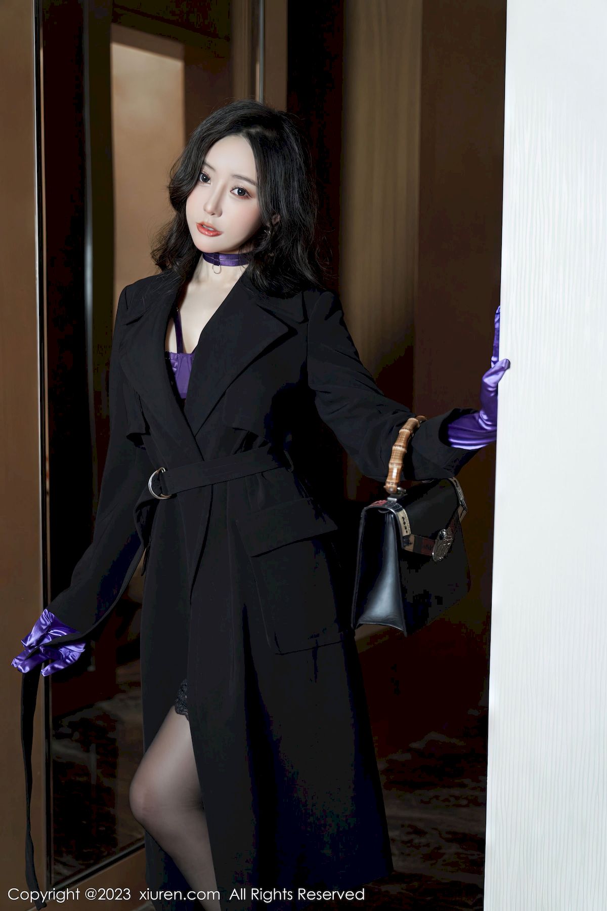 王馨瑶Yanni - 黑色外衣+情趣内衣性感写真