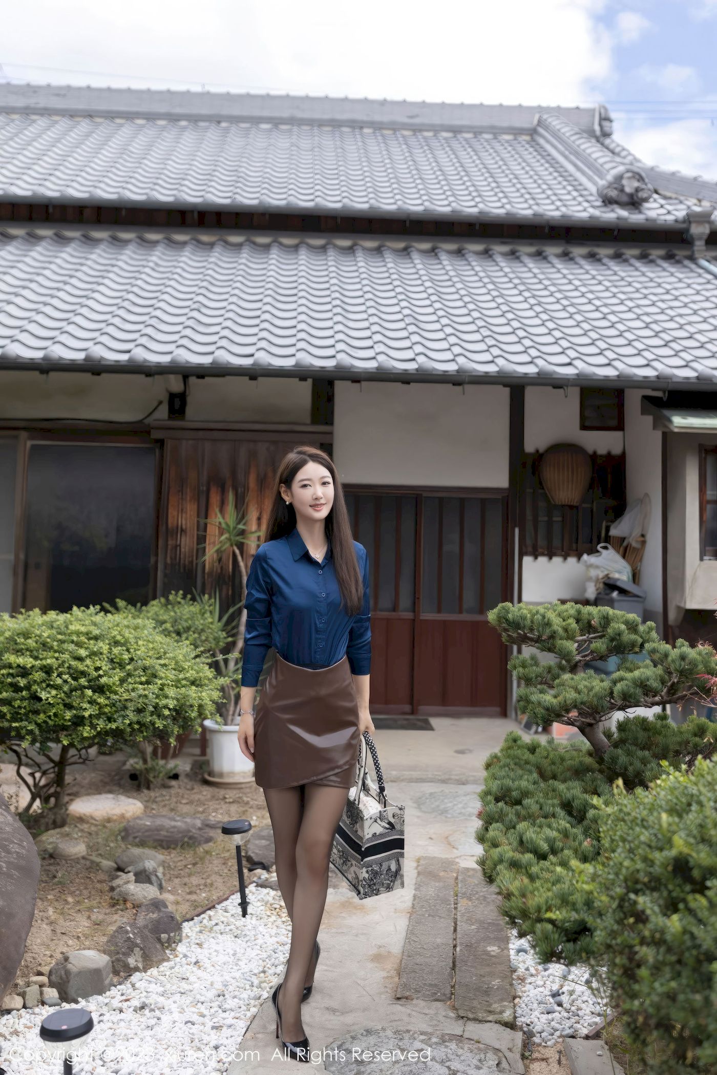 [XiuRen秀人网] No.7439 模特唐安琪 – 内衣推销员角色济州岛旅拍-御萝部落