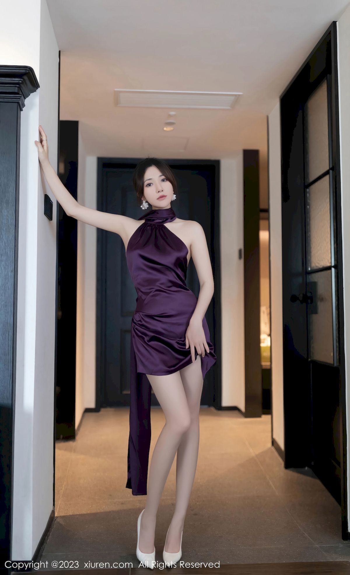 [XiuRen秀人网] No.7324 鱼子酱Fish – 紫色短裙+原色丝袜诱人写真-御萝部落