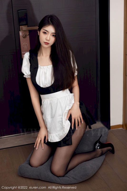 [秀人XiuRen] No.5706 模特可樂Vicky - 厨娘服饰+黑丝高跟鞋性感写真-御萝部落