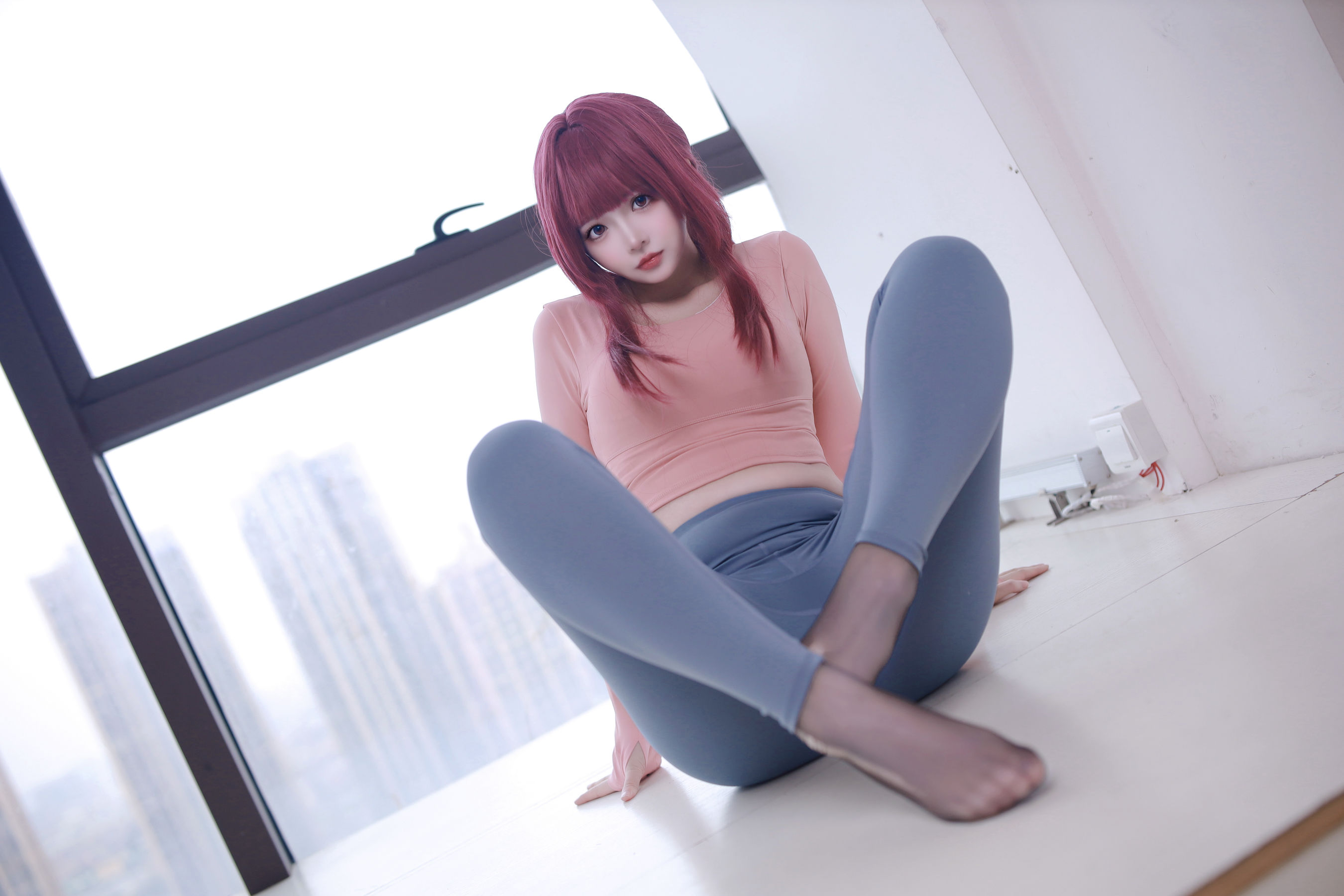 疯猫ss粉色上衣搭配瑜伽紧身裤性感写真