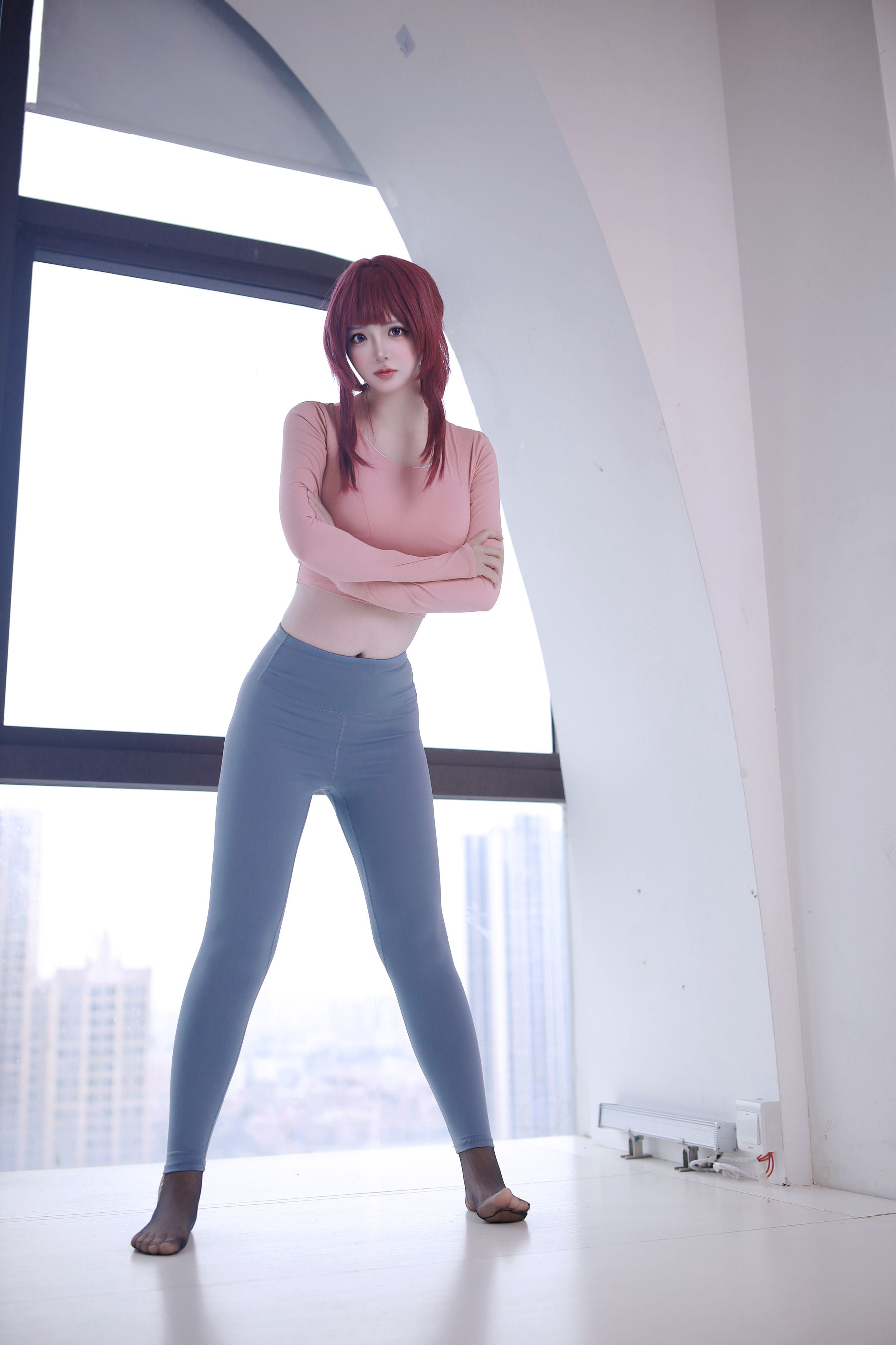 疯猫ss粉色上衣搭配瑜伽紧身裤性感写真