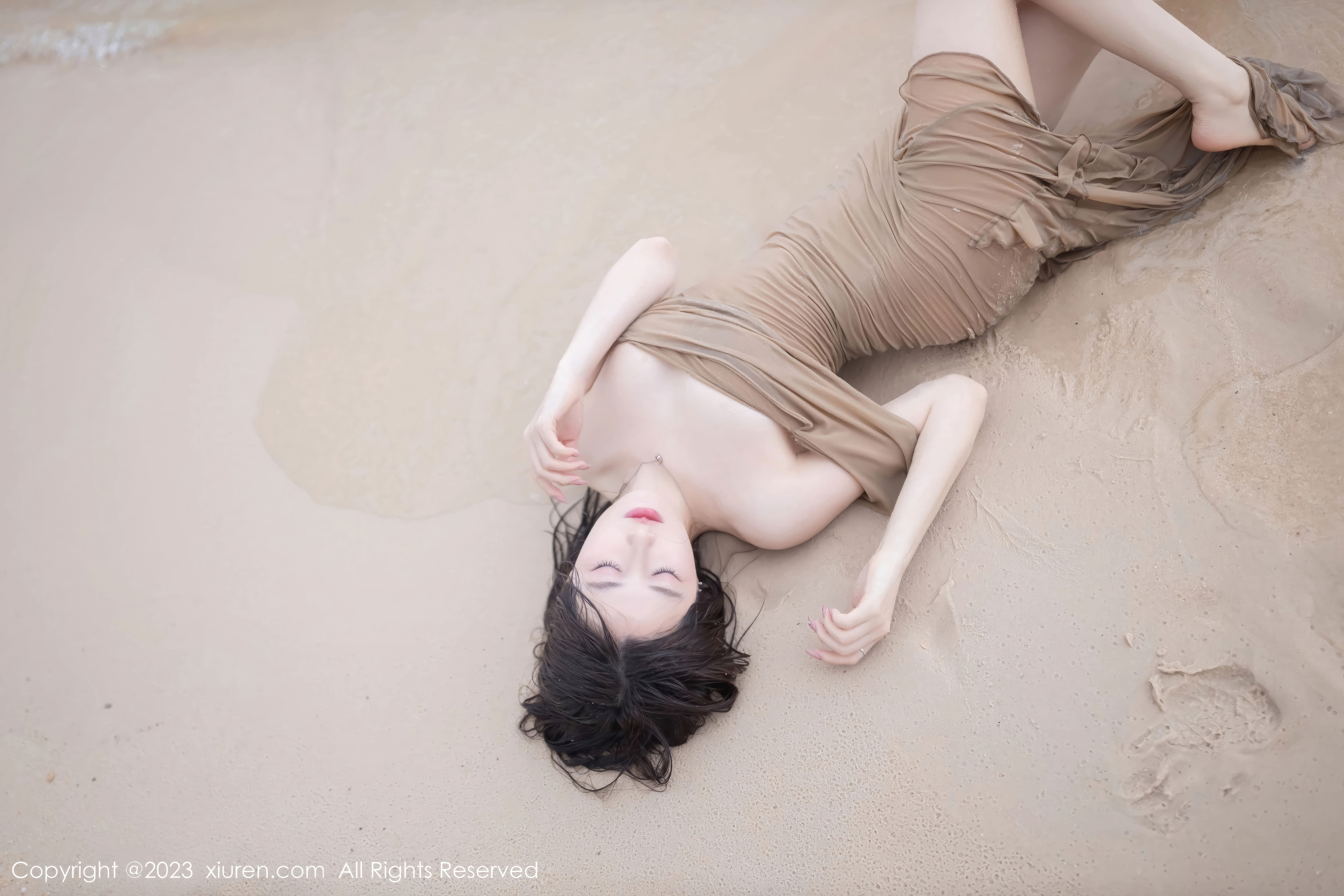 鱼子酱Fish - 连衣长裙+沙滩场景性感写真