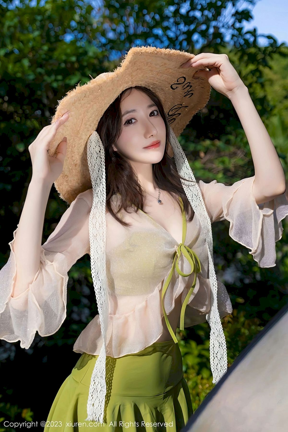 鱼子酱Fish - 果绿色服饰+泳池场景