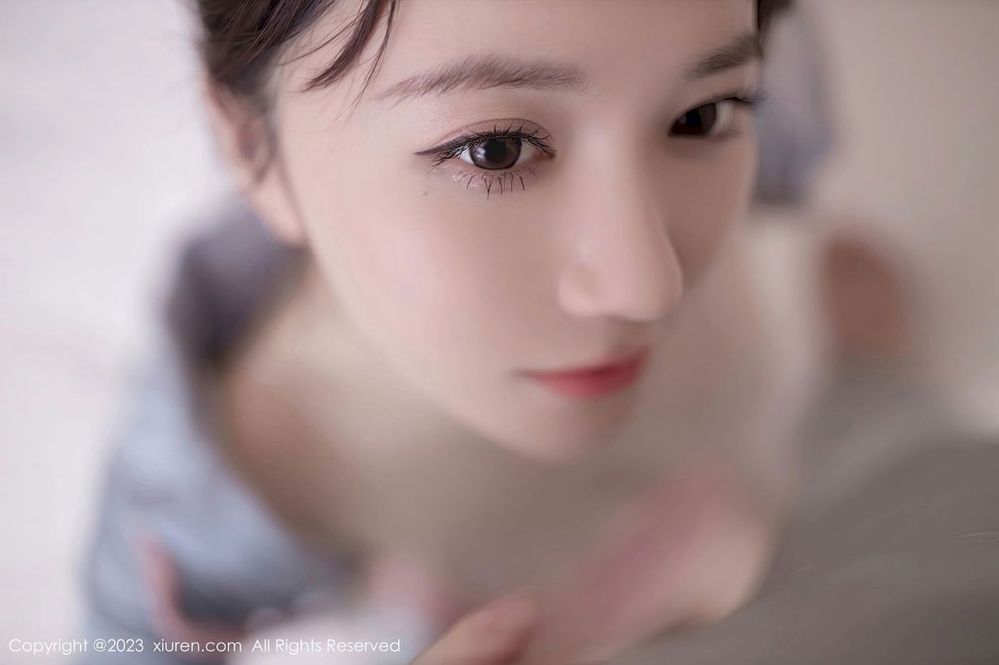 鱼子酱Fish - 淡蓝上衣+粉灰短裙泰国旅拍