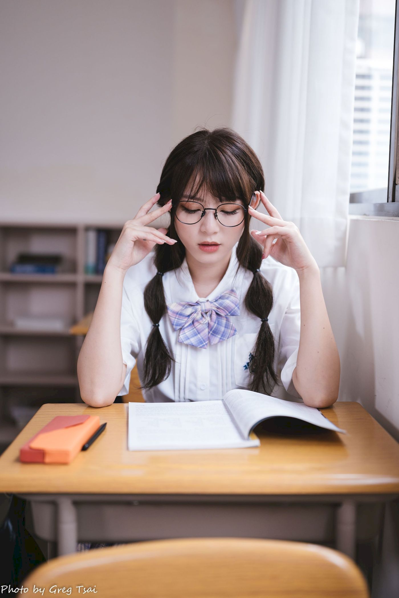 Ashley双马尾学生制服女友视角教室场景清纯写真