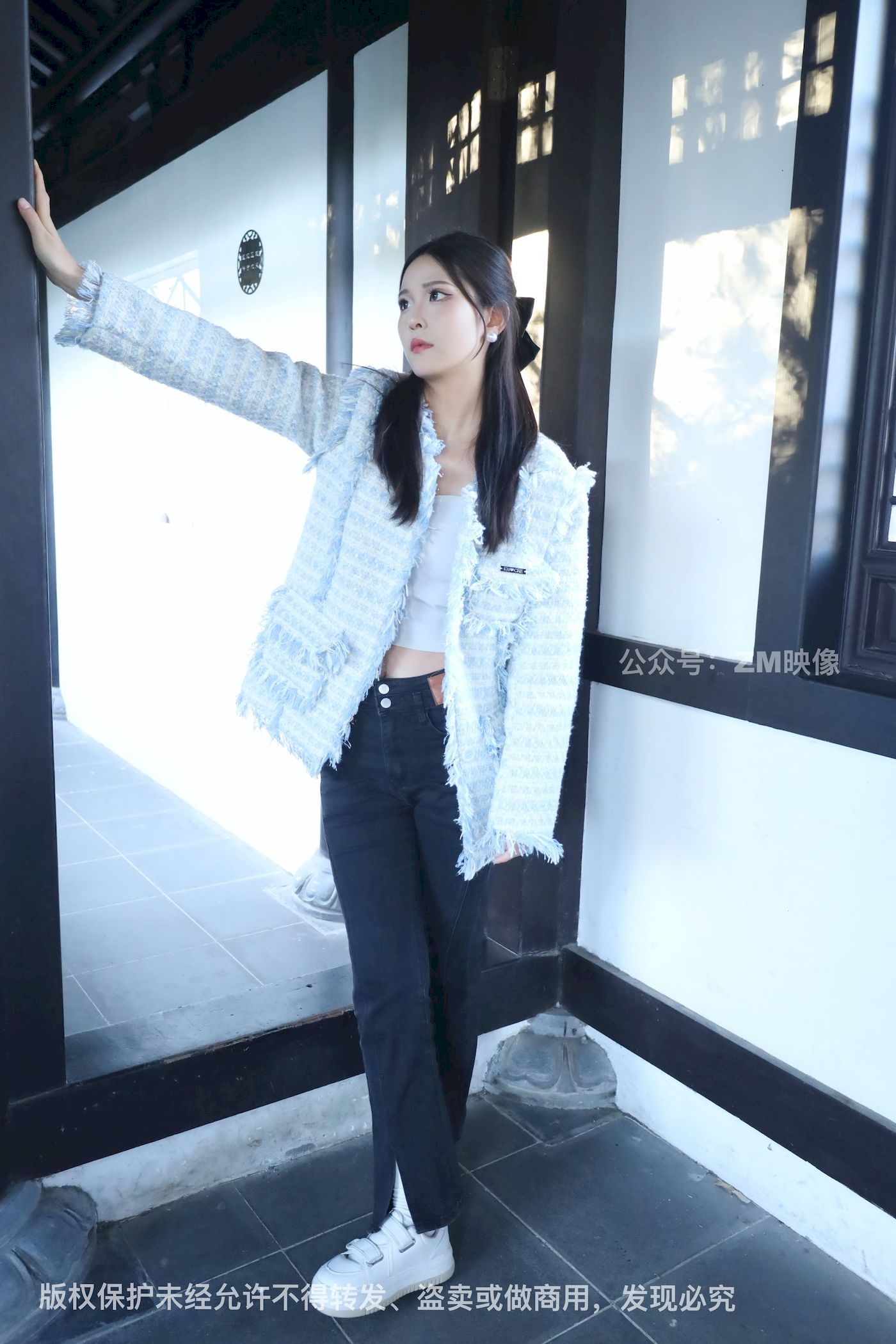 长发美女人面桃花园林序曲阳光写真