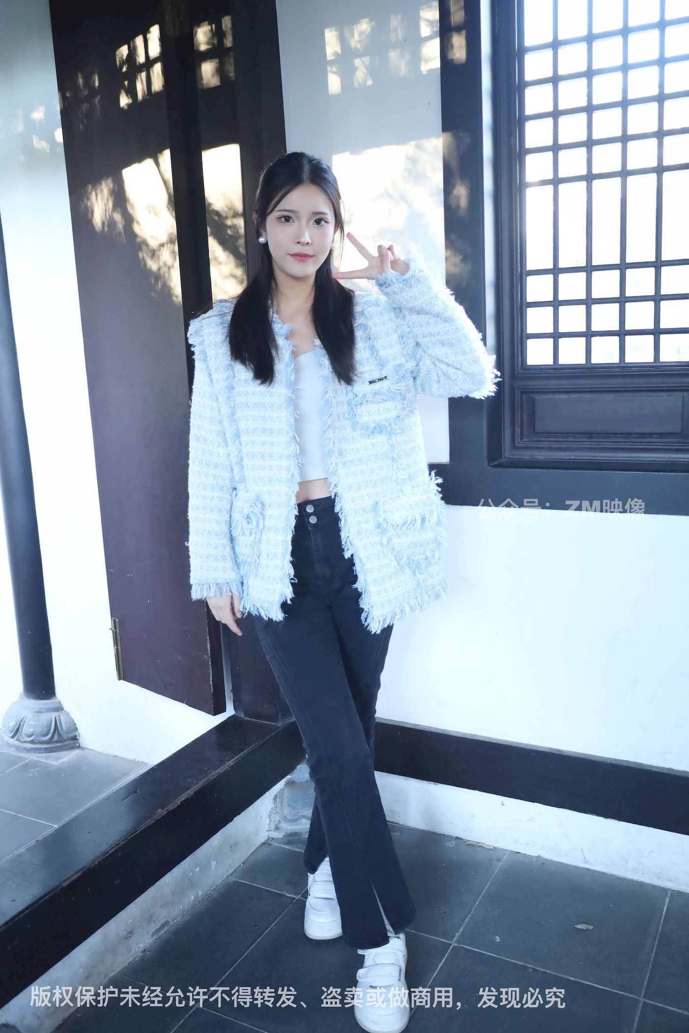 长发美女人面桃花园林序曲阳光写真