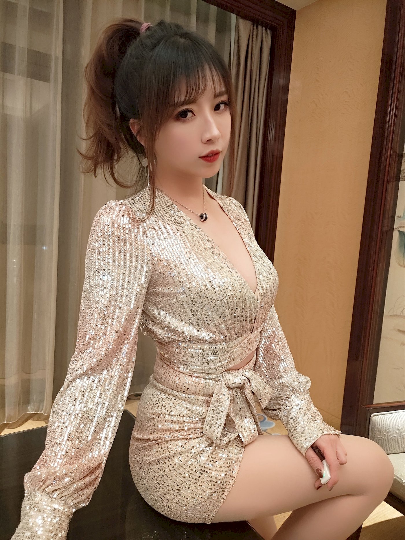 小女巫露娜亮片裙搭配肉丝COS居家福利