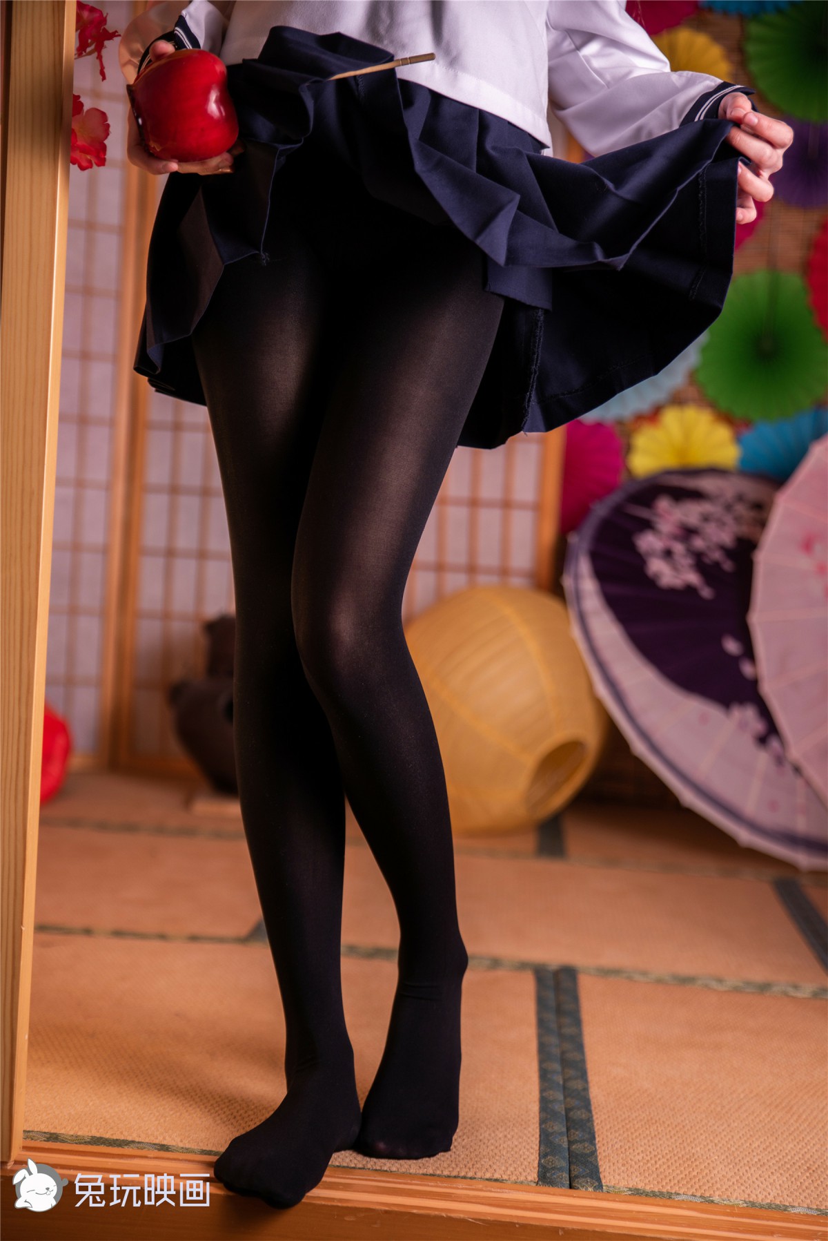 兔玩映画系列 Vol.053 冬天里的黑丝JK裙_ - COSPLAY-御萝部落